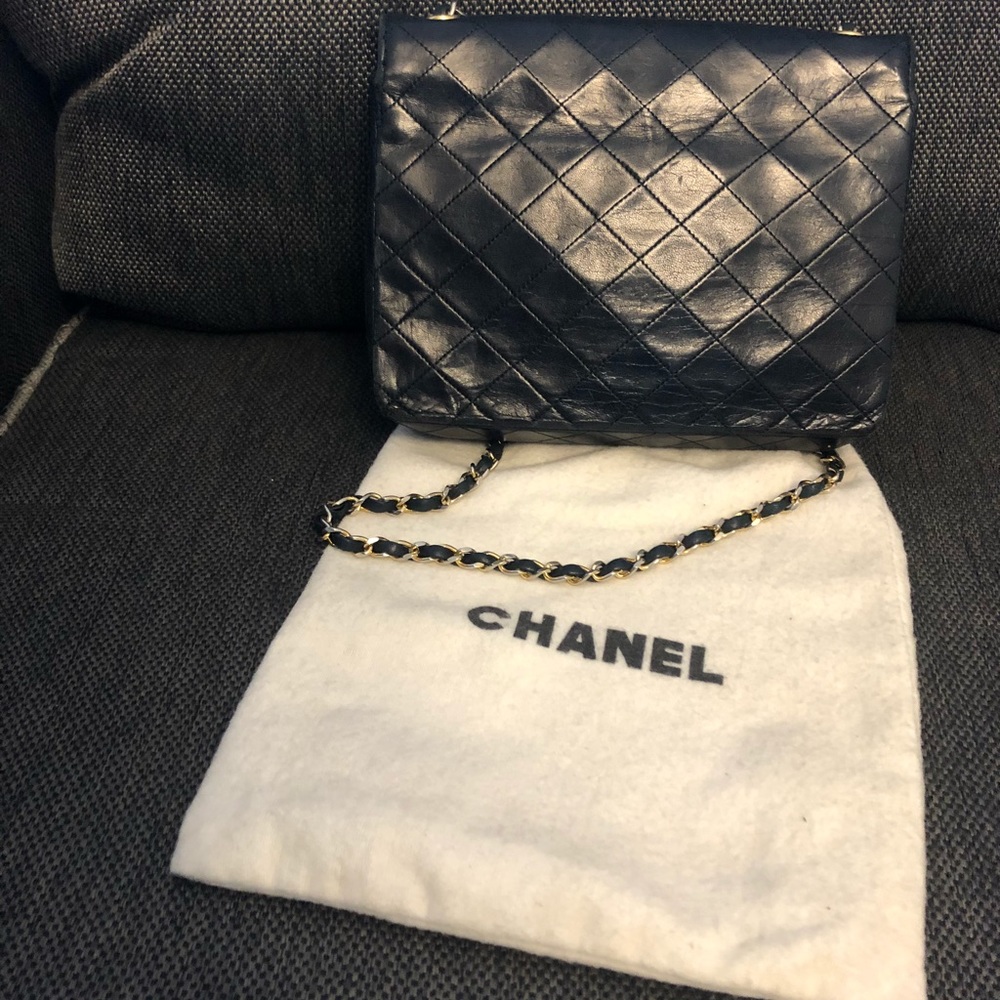 TRADED vintage AUTHENTIC Chanel classic flap - Picture 2 of 8